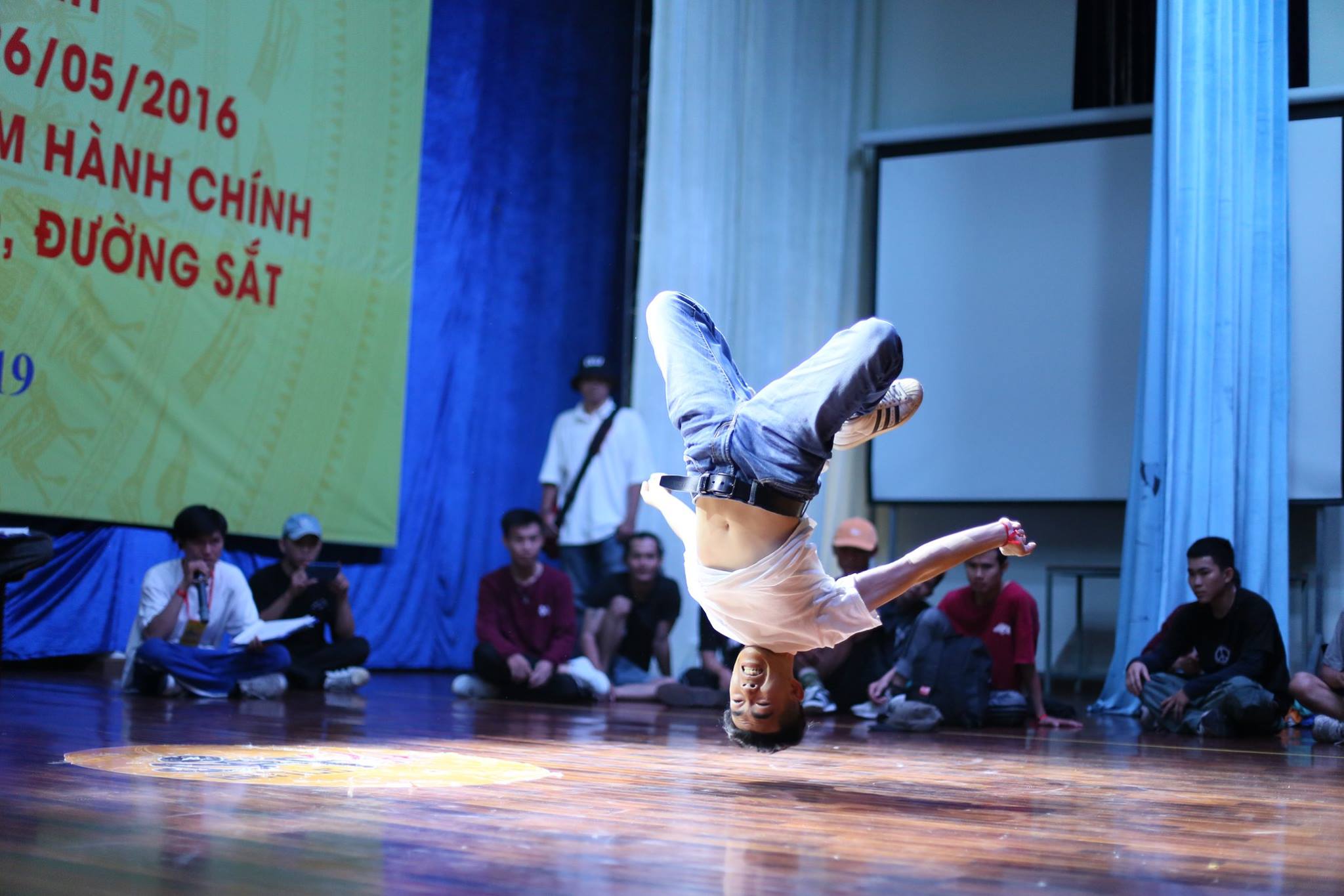 Cuộc thi nhảy đối kháng BBOY BATTLE tại trường Cao đẳng Công nghệ cao Đồng An