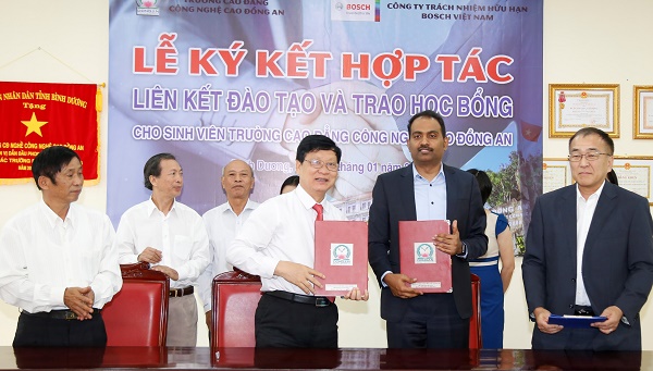 Lễ ký kết Hợp tác liên kết đào tạo và Trao học bổng giữa DAP và BOSCH Việt Nam.
