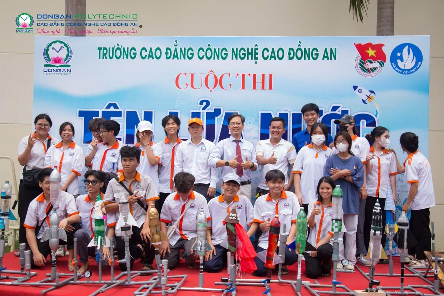 Cuộc thi "Tên lửa nước lần 1" Trường Cao đẳng Công nghệ cao Đồng an