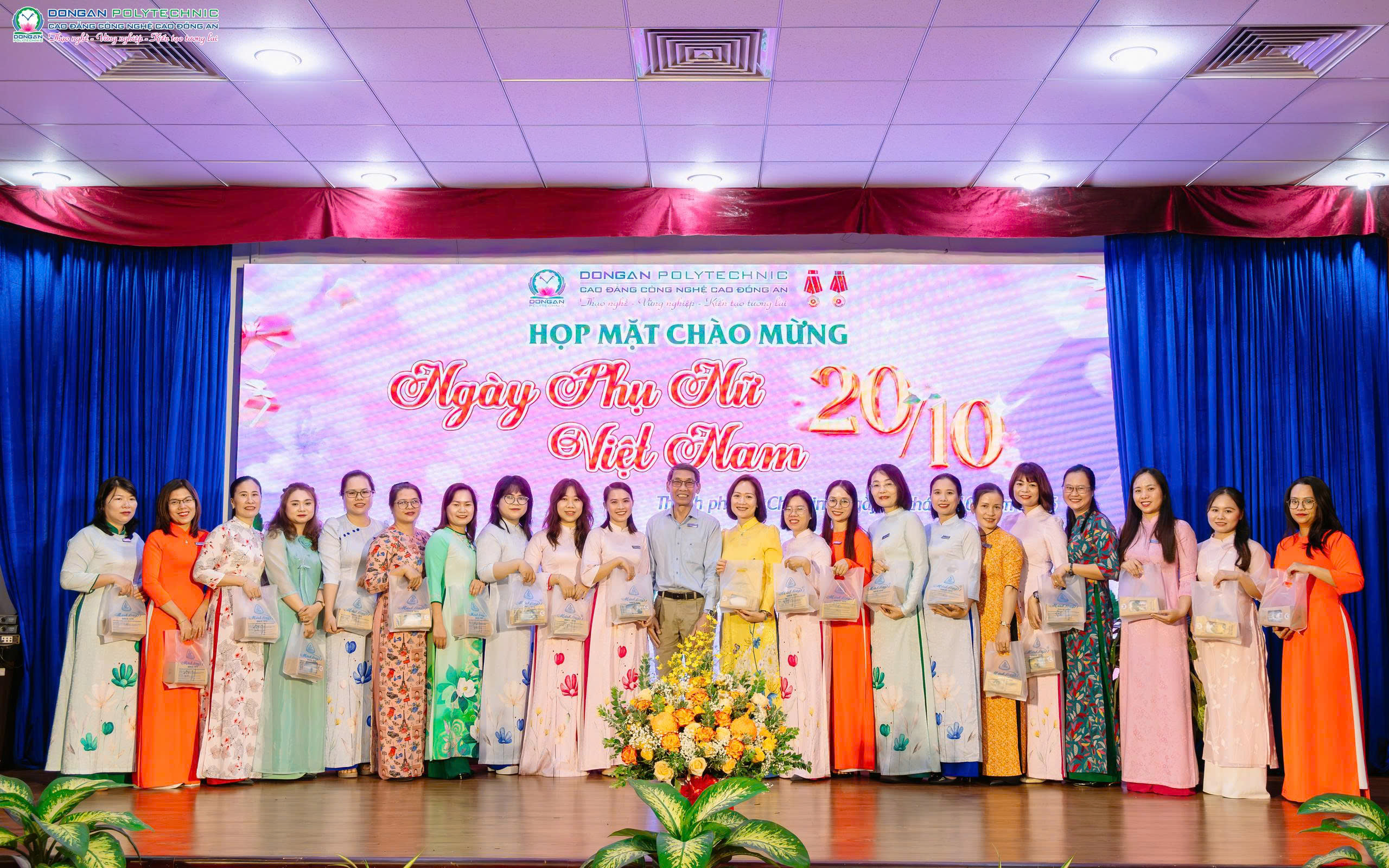 HỌP MẶT CHÀO MỪNG NGÀY PHỤ NỮ VIỆT NAM 20/10