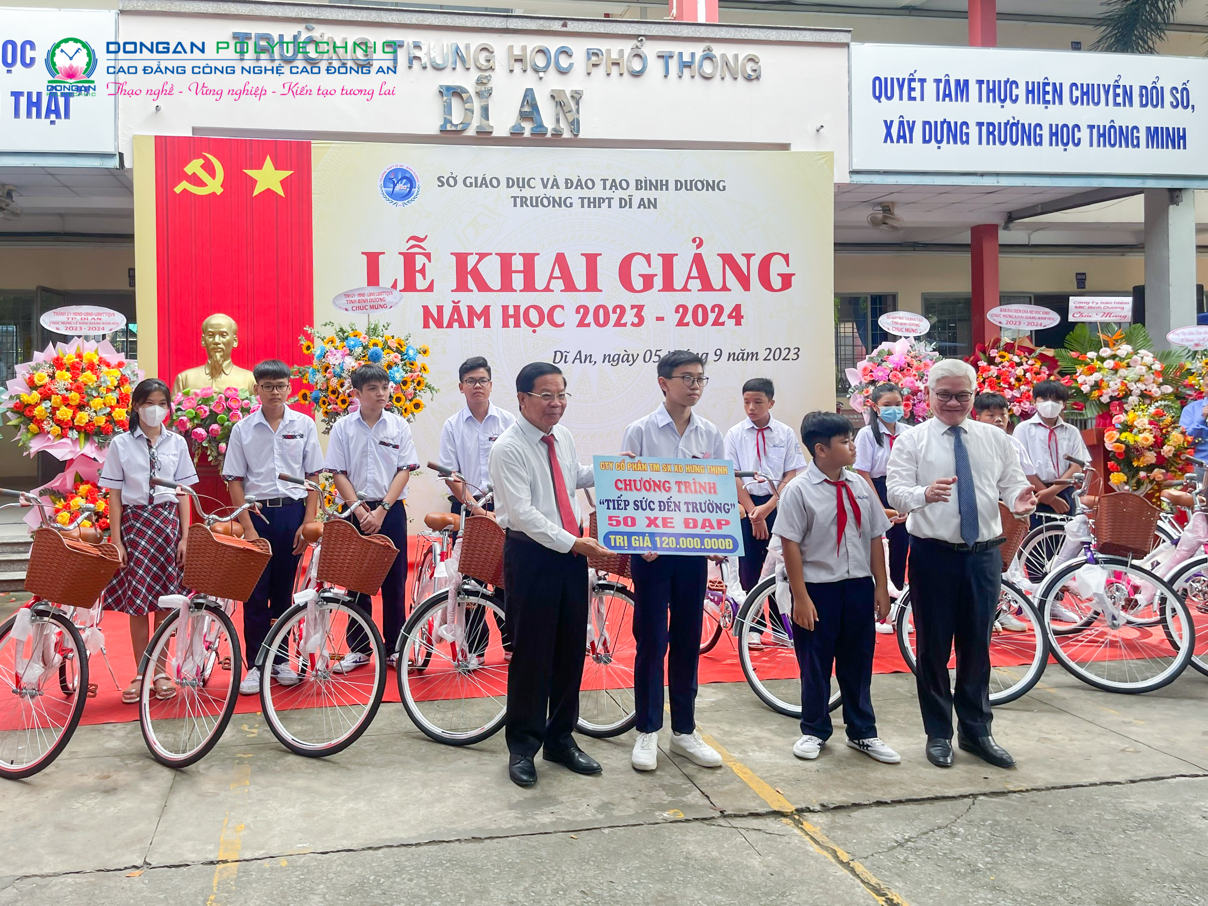 Chủ tịch HĐQT trường dự Lễ khai giảng và Trao tặng 50 xe đạp, tổng trị giá 120 triệu đồng cho Chương trình “TIẾP SỨC ĐẾN TRƯỜNG” tại Trường THPT Dĩ An, Bình Dương