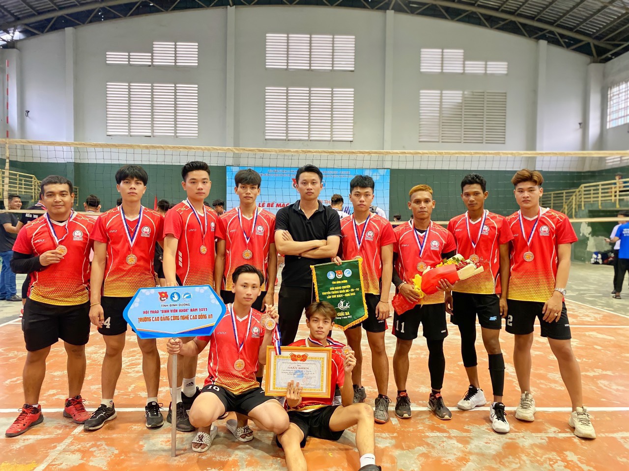 Sinh viên dap tham dự hội thao sinh viên khỏe 2022
