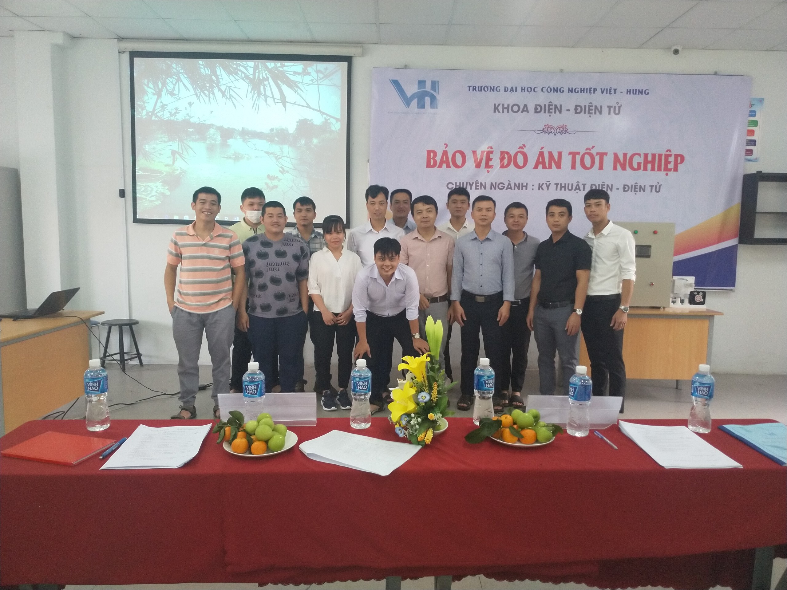 1/hinh-11-bao-ve-do-an-tot-nghiep-dai-hoc_21012022105146942_ne4nkzie.bsr.jpg