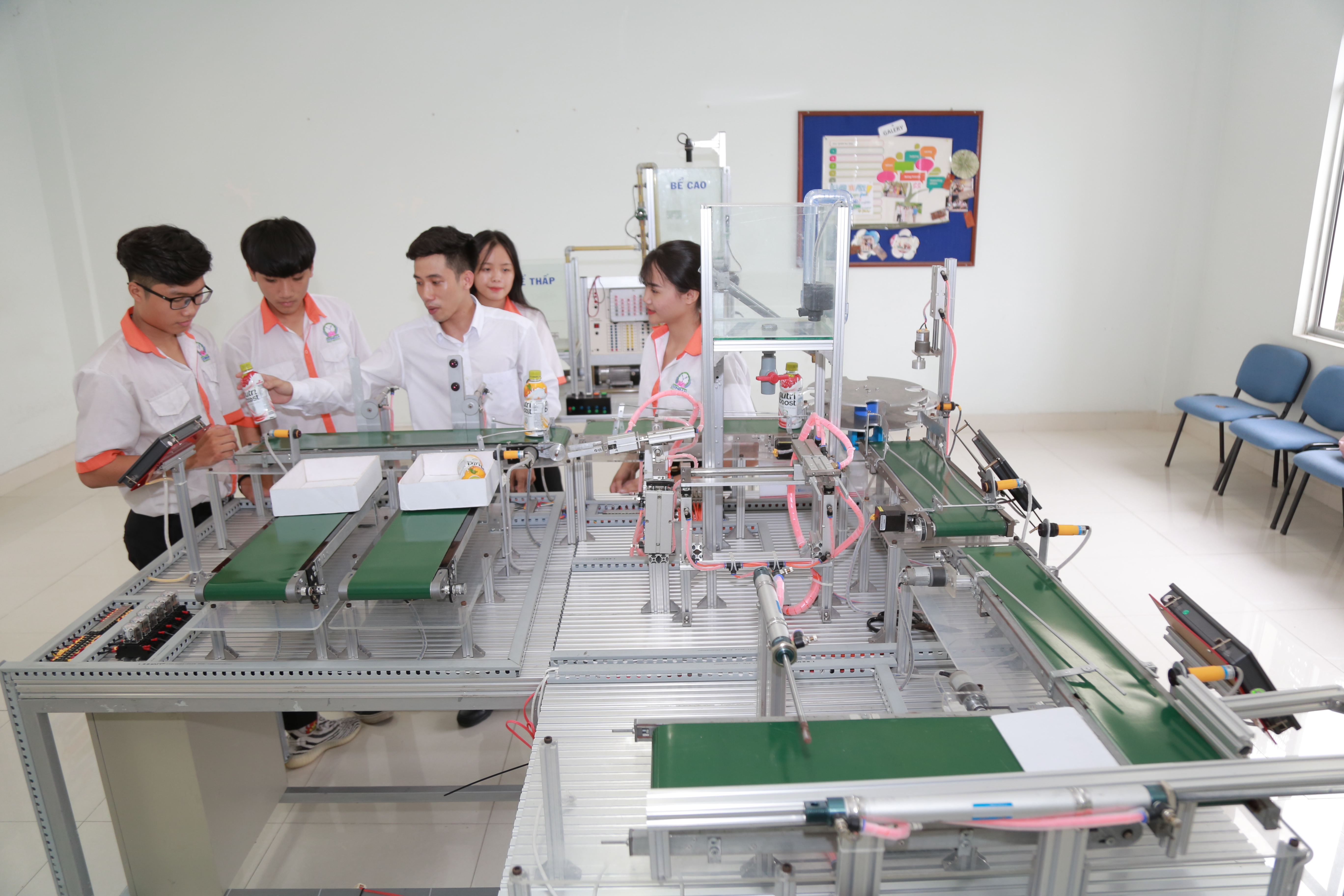 1/hinh-5-mo-hinh-he-thong-day-chuyen-san-xuat-tu-dong_21012022104229988_u3ufrgzk.aj0.JPG