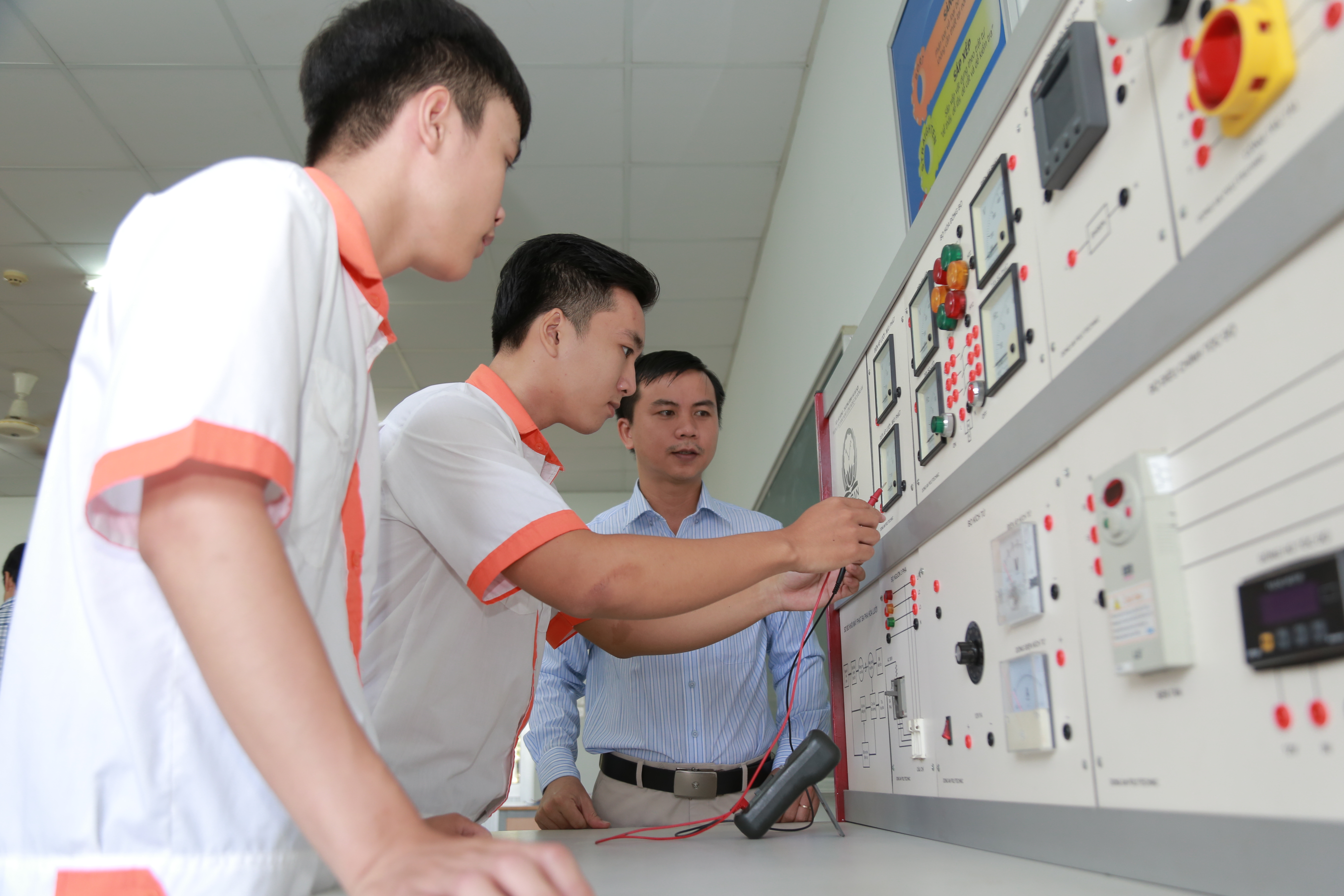 1/hinh-7-mo-hinh-hoa-luoi-giua-may-phat-va-nguon-dien-chinh_21012022105156786_hynbxyka.ssg.JPG