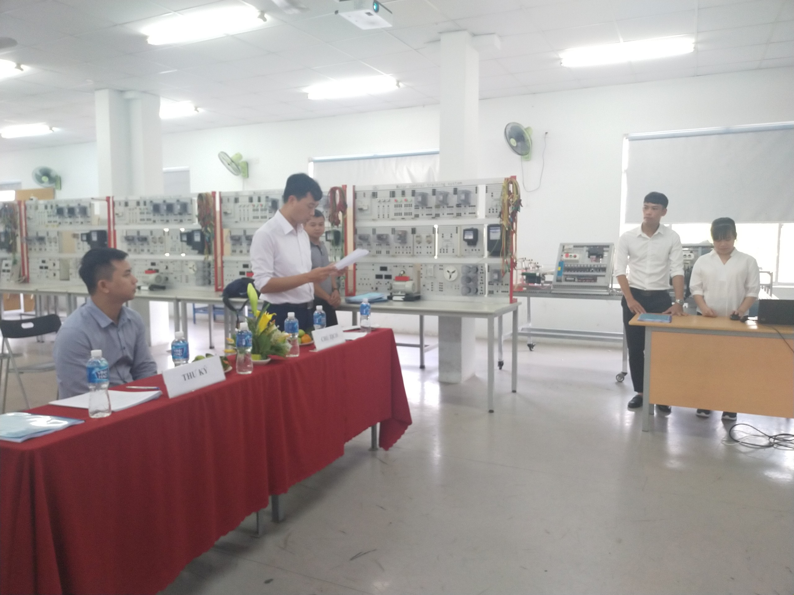 1/hinh-7-sinh-vien-bao-ve-do-an-tot-nghiep-dai-hoc_21012022104225363_psp34tai.5aj.jpg